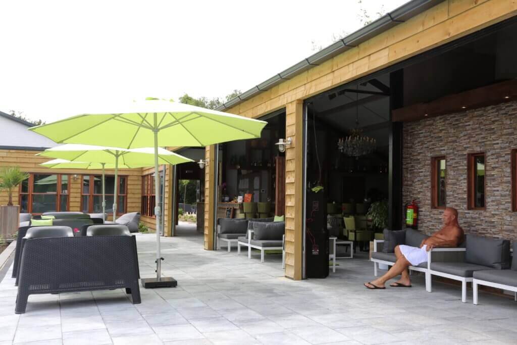 Gay-reisen-hotel-Niederlande-schwul-reisen-Dunez-Men-Resort-aussenansicht-lounge-maenner Gay-reisen-hotel-Niederlande-schwul-reisen-Dunez-Men-Resort-aussenansicht-lounge-maenner