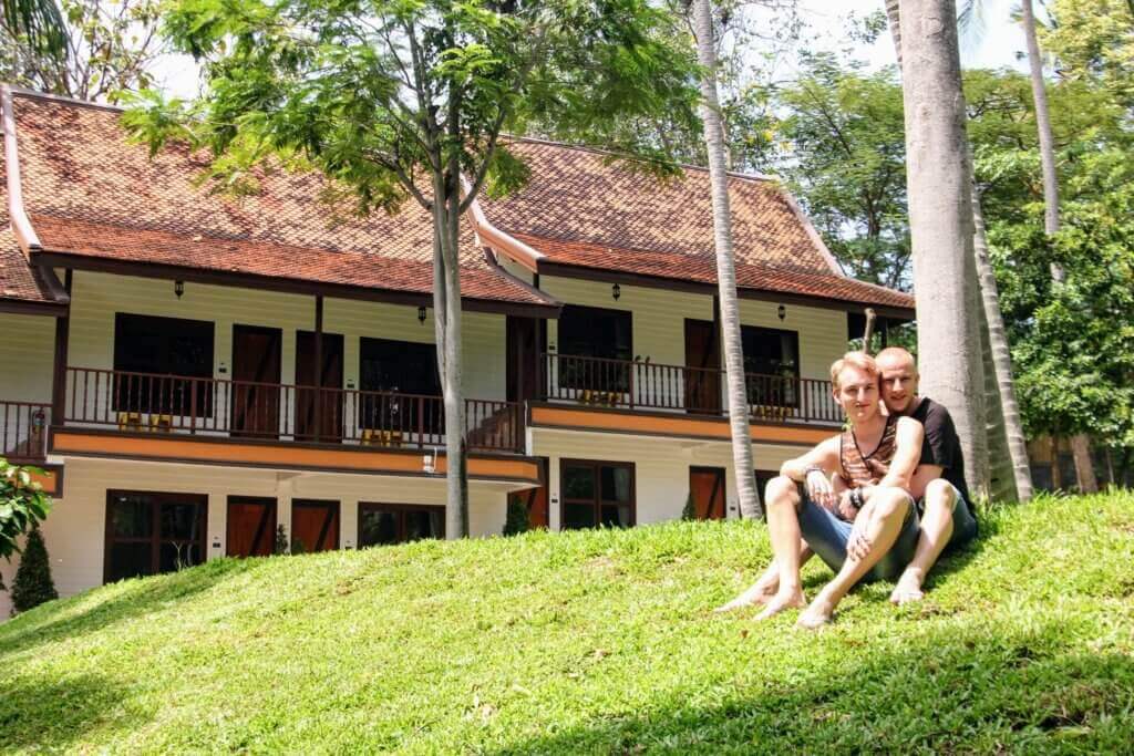 schwules-paerchen-treffen-gay-thailand-Alpha-Gay-Resort-Koh-Samui-garten-maenner-paerchen-schwul-reisen schwules-paerchen-treffen-gay-thailand-Alpha-Gay-Resort-Koh-Samui-garten-maenner-paerchen-schwul-reisen