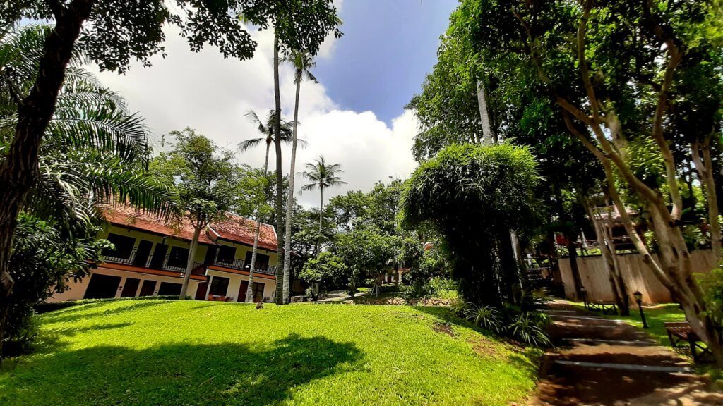 schwuler-urlaub-thailand-Alpha-Gay-Resort-Koh-Samui-garten-aussenansicht schwuler-urlaub-thailand-Alpha-Gay-Resort-Koh-Samui-garten-aussenansicht