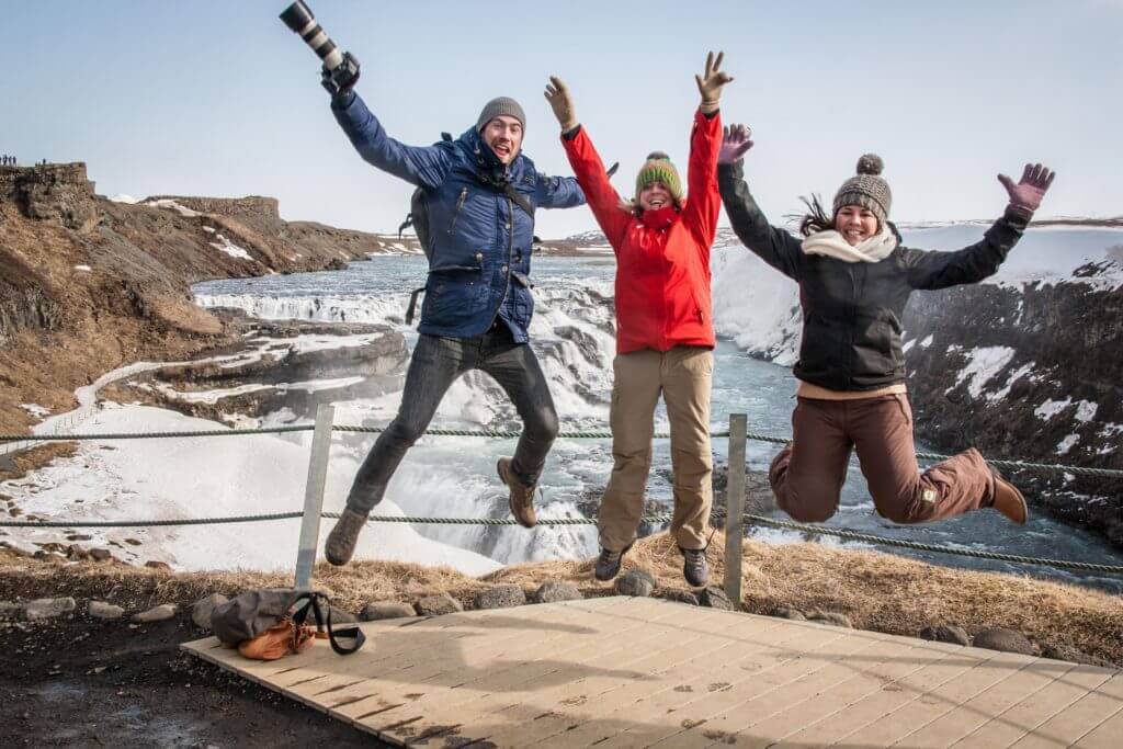 golden-circle-reisen-maenner-frauen-Gullfoss-island hot-dog-Reykjavik-schwul-reisen-islande