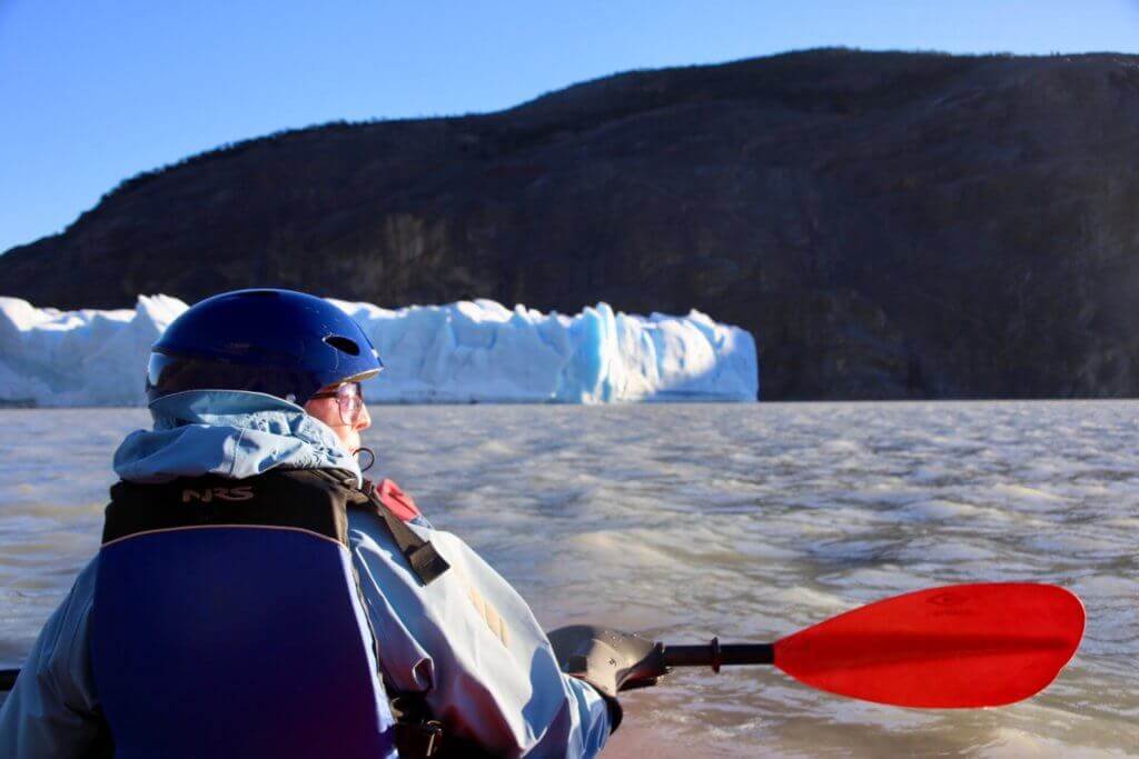 suedamerika-aktivreise-fuer-gays-patagonien-kerle-unterwegs-torres-del-paine-reiseleiter-hiking suedamerika-aktivreise-fuer-gays-patagonien-kerle-unterwegs-torres-del-paine-reiseleiter-hiking