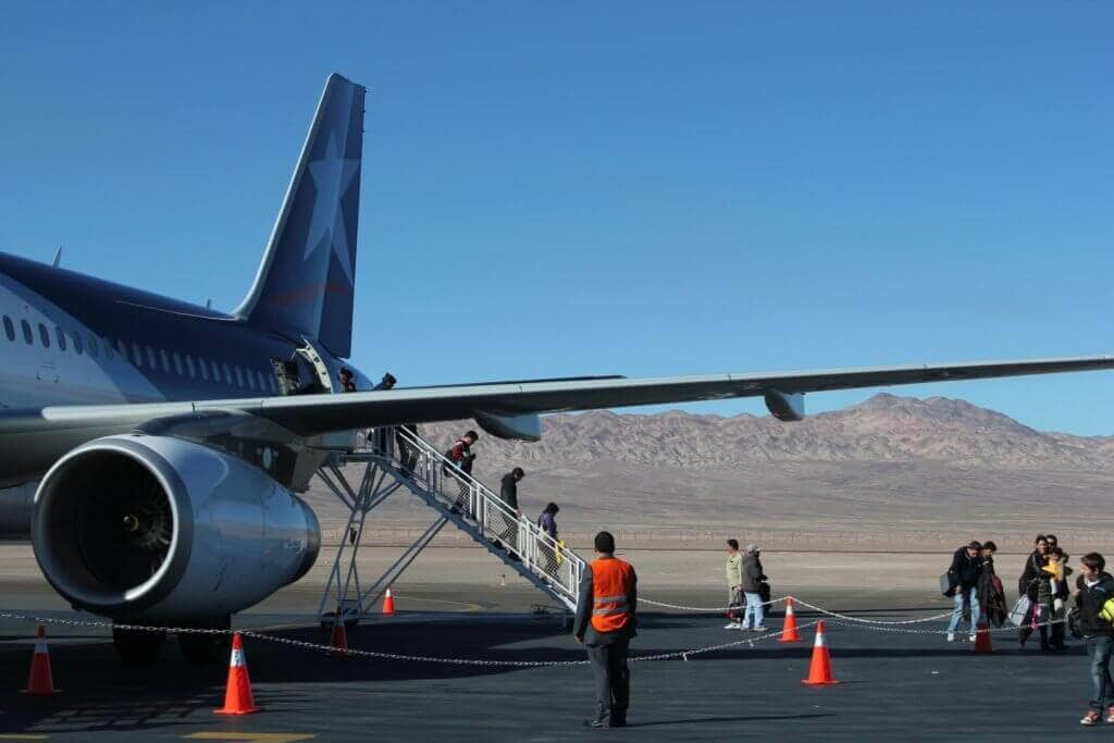 gay-reise-fliegen-suedamerika-nordchile-flugzeug-calama gay-reise-fliegen-suedamerika-nordchile-flugzeug-calama