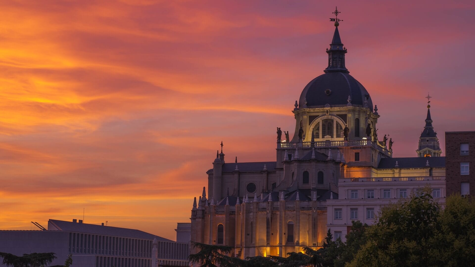 spanien-reise-fuer-schwule-gay-urlaub-mietwagen-madrid spanien-reise-fuer-schwule-gay-urlaub-mietwagen-madrid