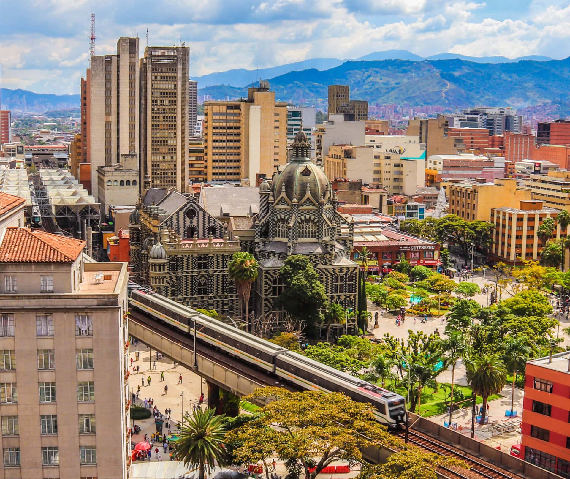 kolumbien-medellin-rundreise-kunst-lgbtqi-gay-reise city-gay-reise-kolumbien-medellin-rundreise-kunst-lgbtqi