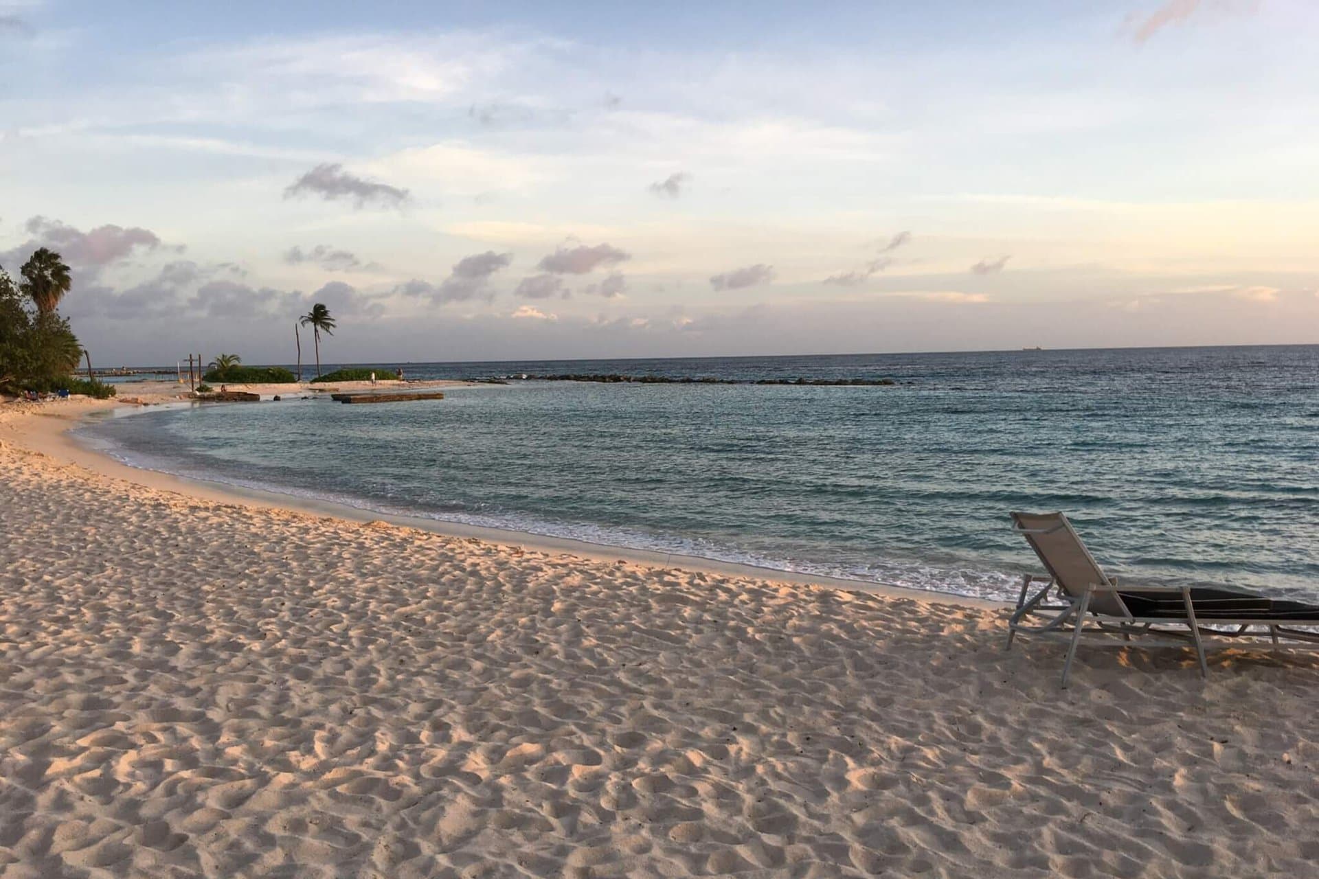 gay-urlaub-pride-reise-karibik-curacao-strand gay-urlaub-pride-strand-reise-karibik-curacao