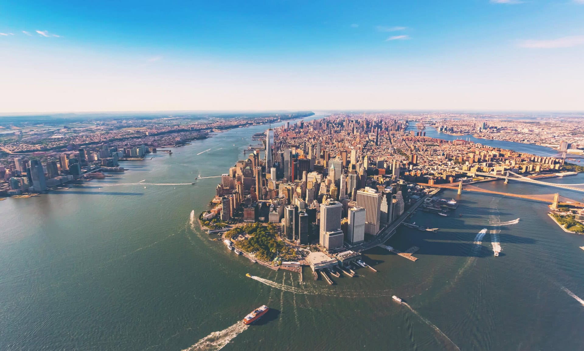 lgbtqi+-gay-pride-new-york-city-manhattan-skyline-hudson-river-hochhaeuser hochhaeuser-lgbtqi+-gay-pride-new-york-city-manhattan-skyline-hudson-river