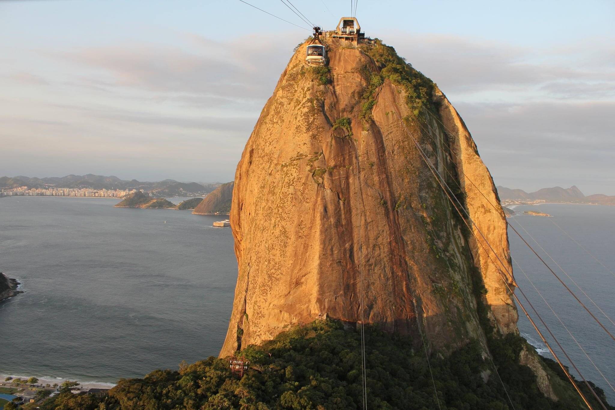 urlaub-brasilien-gay-pride-rio-de-janeiro-zuckerhut seilbahn-urlaub-brasilien-gay-pride-rio-de-janeiro-zuckerhut-lgbtqi+