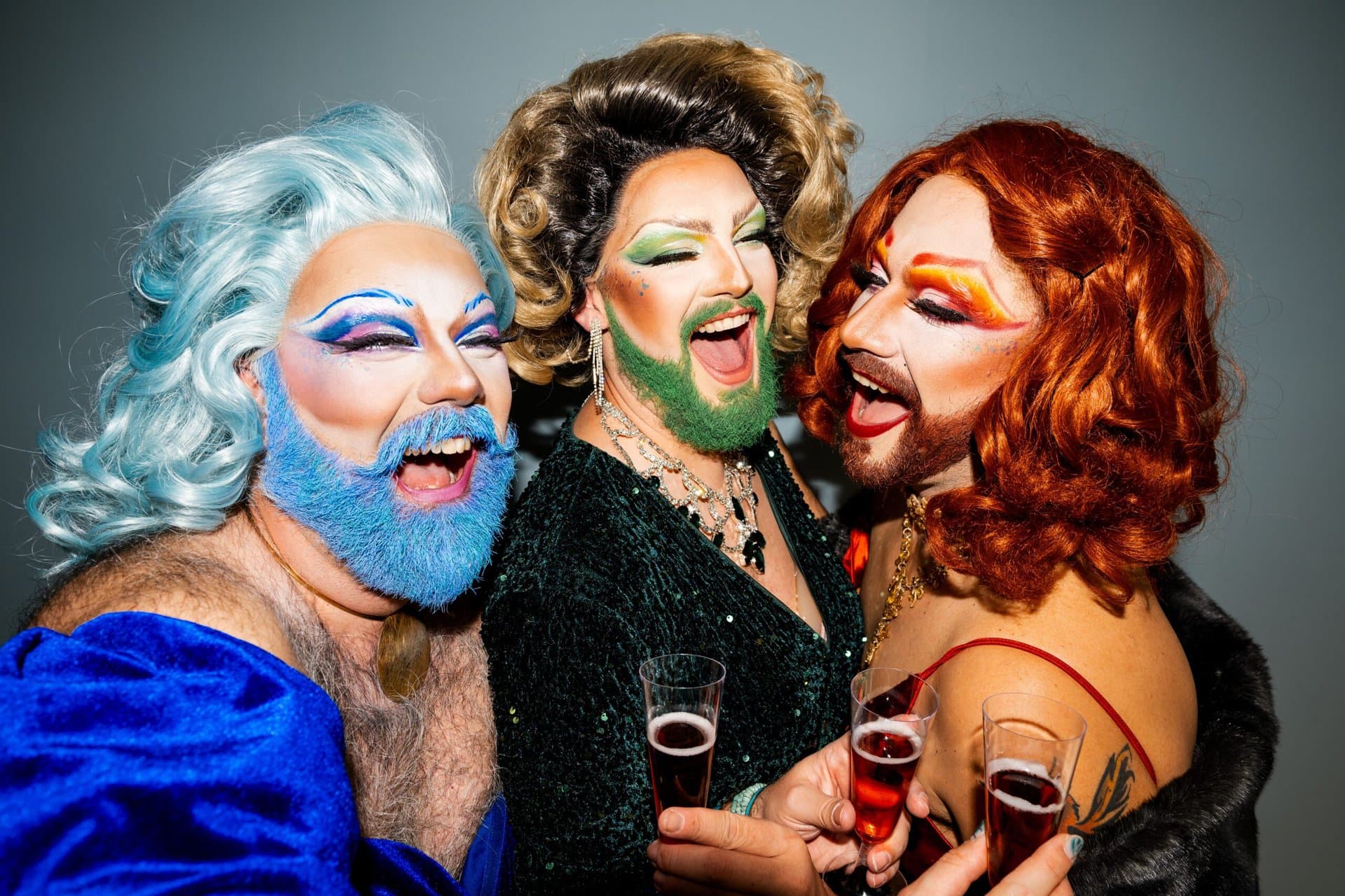 dressed-winter-pride-oesterreich-soelden-gaudi-gay-lgbtqia-fun-party-skifahren-drag-queens drag-queens-dressed-winter-pride-oesterreich-soelden-gaudi-gay-lgbtqia-fun-party-skifahren