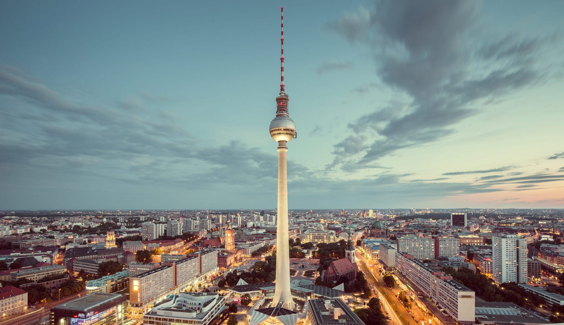 famous-tv-tower-gay-reise-berlin-deutschland-skyline-lgbtqia-berlin-horizont horizont-behind-famous-tv-tower-gay-reise-berlin-deutschland-skyline-lgbtqia-berlin