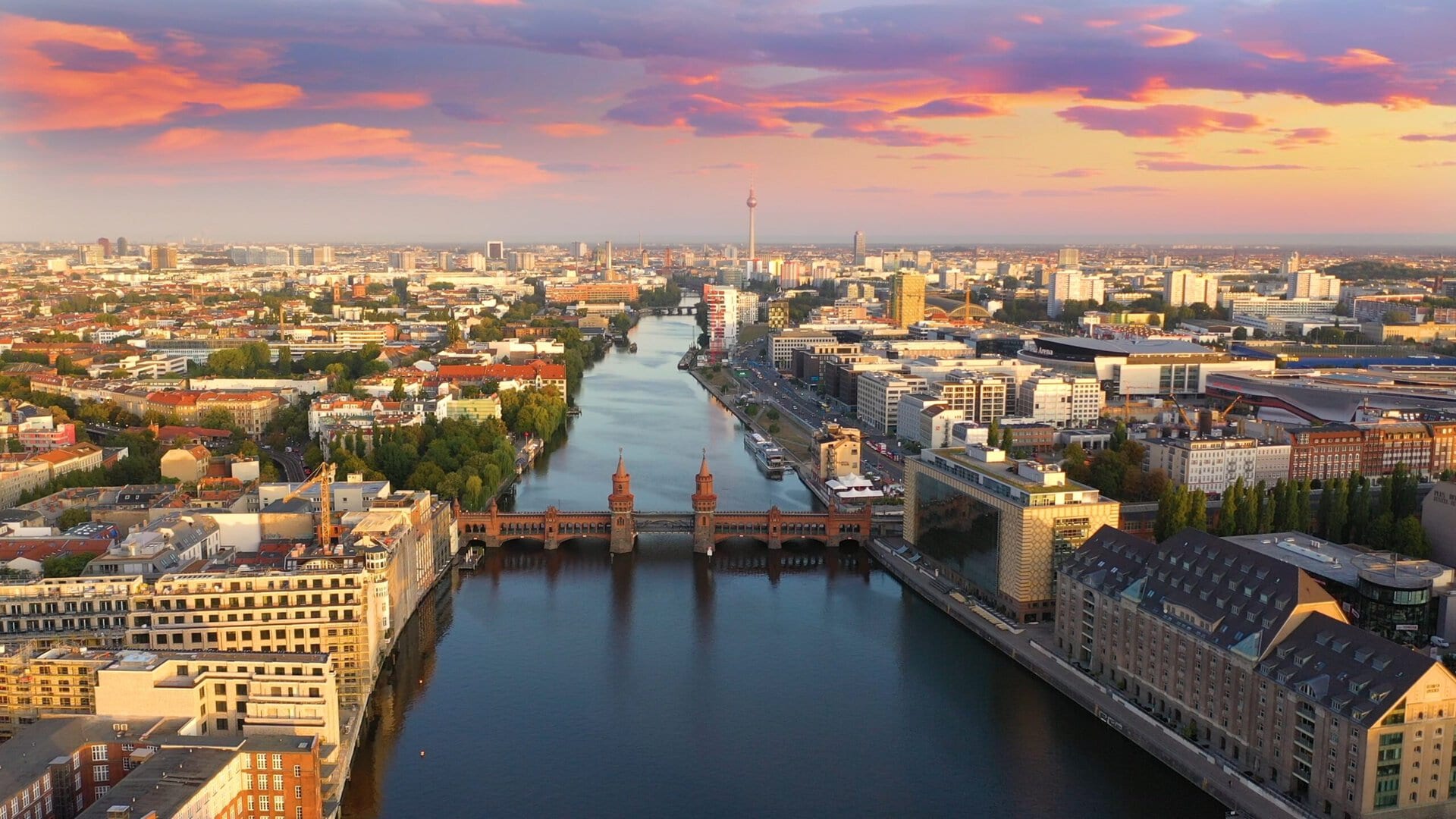 skyline-river-bridge-lgbtqia-berlin-urlaub-gay-reise-deutschland-hauptstadt hauptstadt-skyline-river-bridge-lgbtqia-berlin-urlaub-gay-reise-deutschland