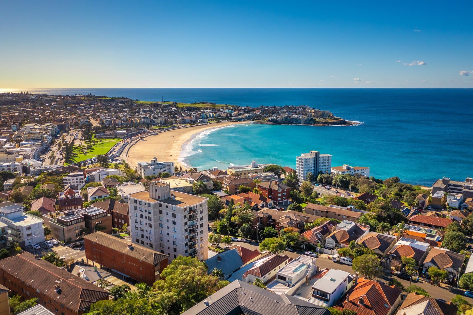famous-sydney-pride-mardi-gras-skyline-gay-australien-lights-lgbtqia-bondi-beach bondi-beach-view-famous-sydney-pride-mardi-gras-skyline-gay-australien-lights-lgbtqia