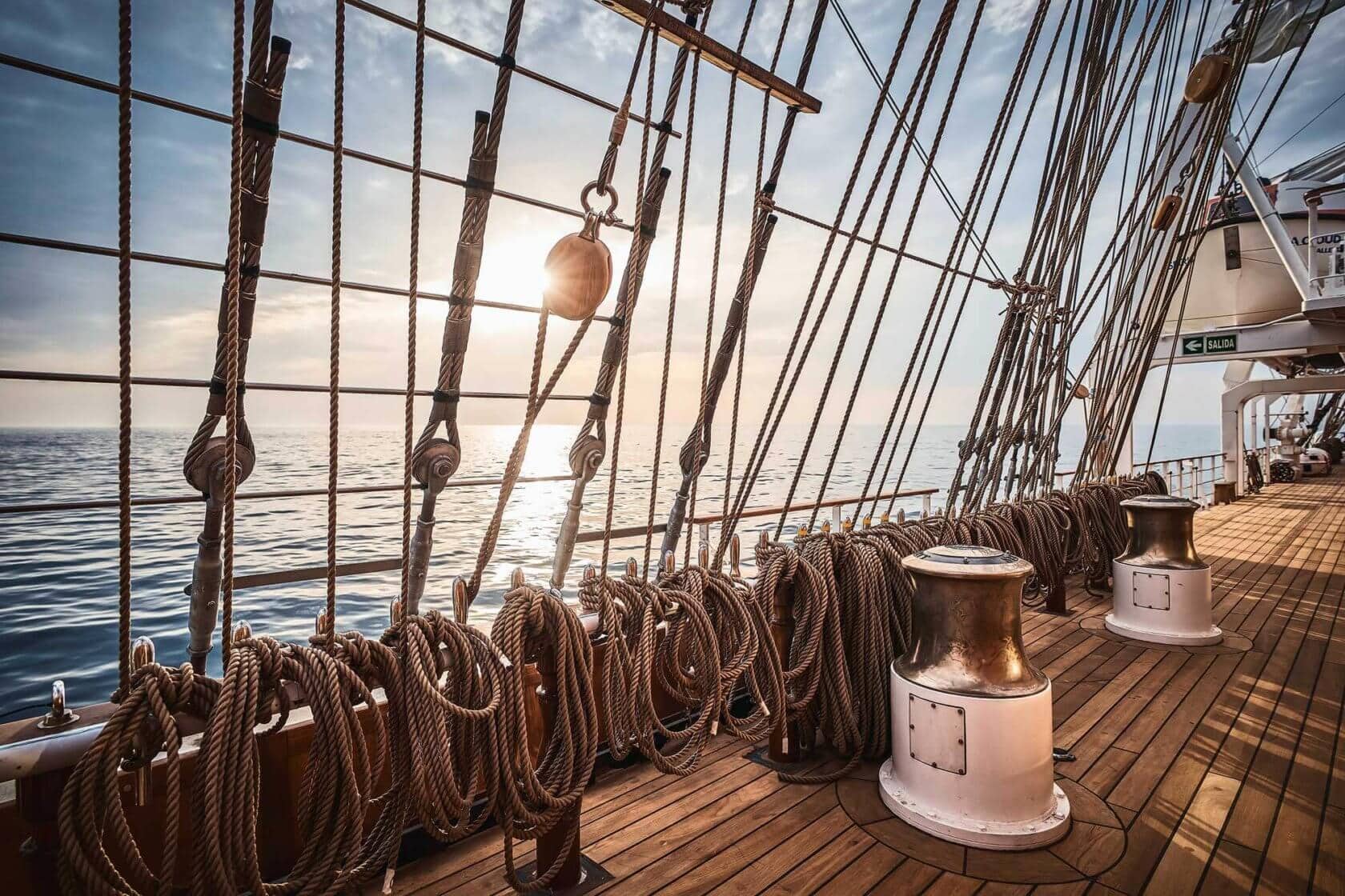 lgbtqia+-gay-sea-cloud-cruises-frankreich-italien-mediterrane-kueste-urlaub-reisen-kreuzfahrt-windjammererlebnis-promeadendeck promeadendeck-lgbtqia+-gay-sea-cloud-cruises-frankreich-italien-mediterrane-kueste-urlaub-reisen-kreuzfahrt-windjammererlebnis