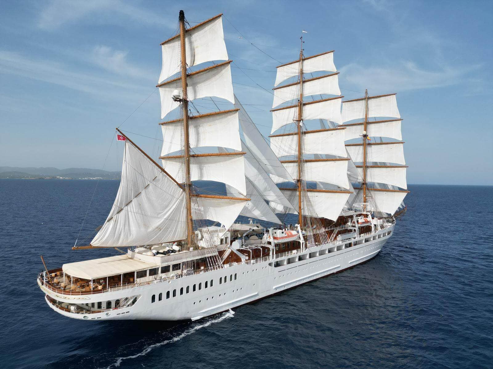 lgbtqia+-gay-sea-cloud-spirit-cruises-schiff-frankreich-italien-mediterrane-küste-urlaub-reisen-kreuzfahrt-windjammererlebnis-segeln segeln-lgbtqia+-gay-sea-cloud-spirit-cruises-schiff-frankreich-italien-mediterrane-küste-urlaub-reisen-kreuzfahrt-windjammererlebnis