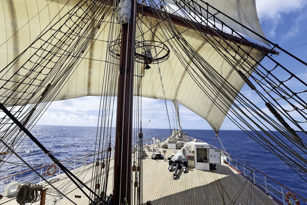 lgbtqia+-gay-sea-cloud-spirit-cruises-schiff-frankreich-italien-mediterrane-küste-urlaub-reisen-kreuzfahrt-windjammererlebnis-segeltörn-vorschiff vorschiff-lgbtqia+-gay-sea-cloud-spirit-cruises-schiff-frankreich-italien-mediterrane-küste-urlaub-reisen-kreuzfahrt-windjammererlebnis-segeltörn
