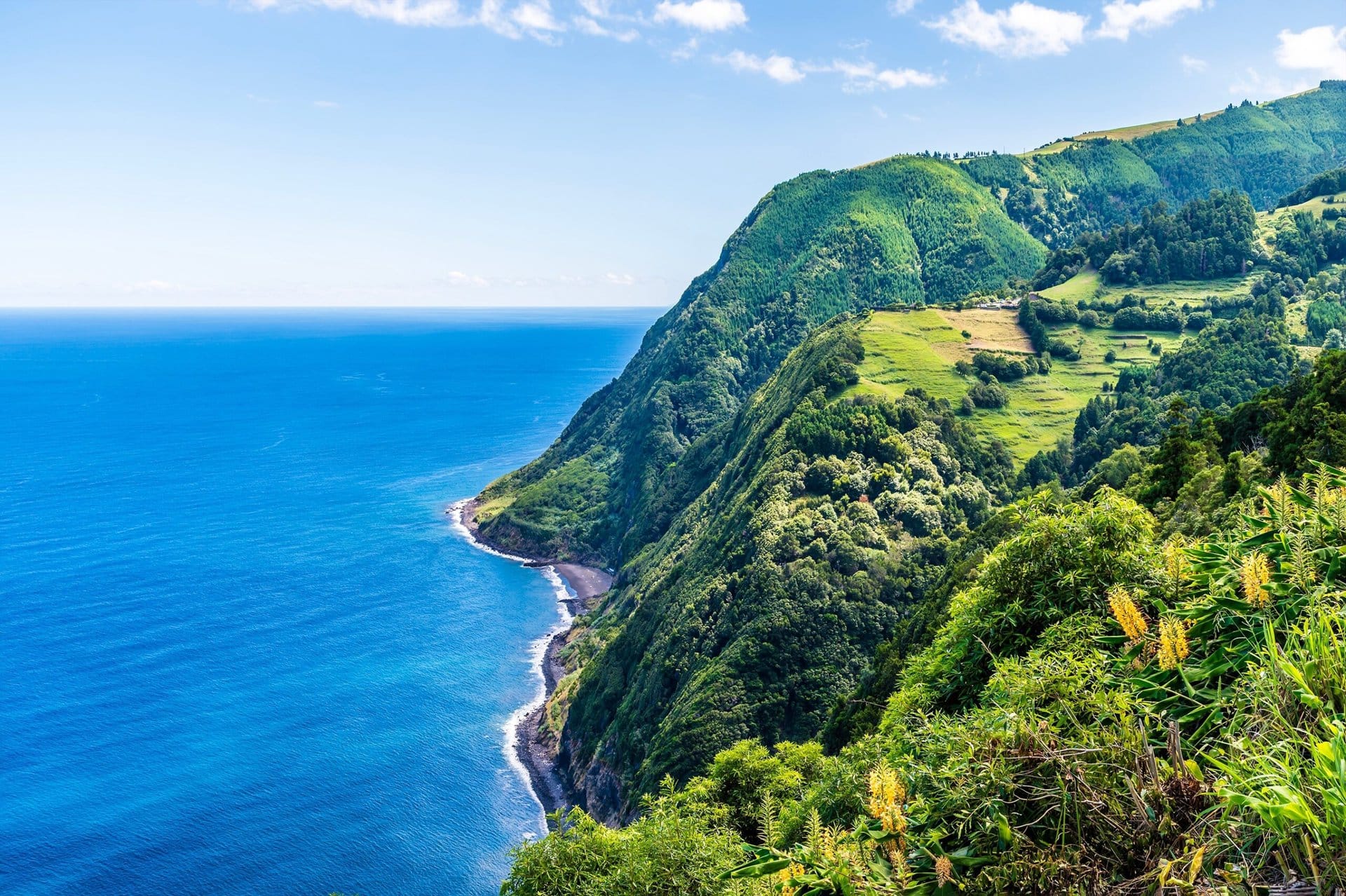 view-south-of-coastal-gay-reise-azoren-portugal-wanderung-urlaub-lgbtqia-aussicht-sao-miguel sao-miguel-view-south-of-coastal-gay-reise-azoren-portugal-wanderung-urlaub-lgbtqia-aussicht