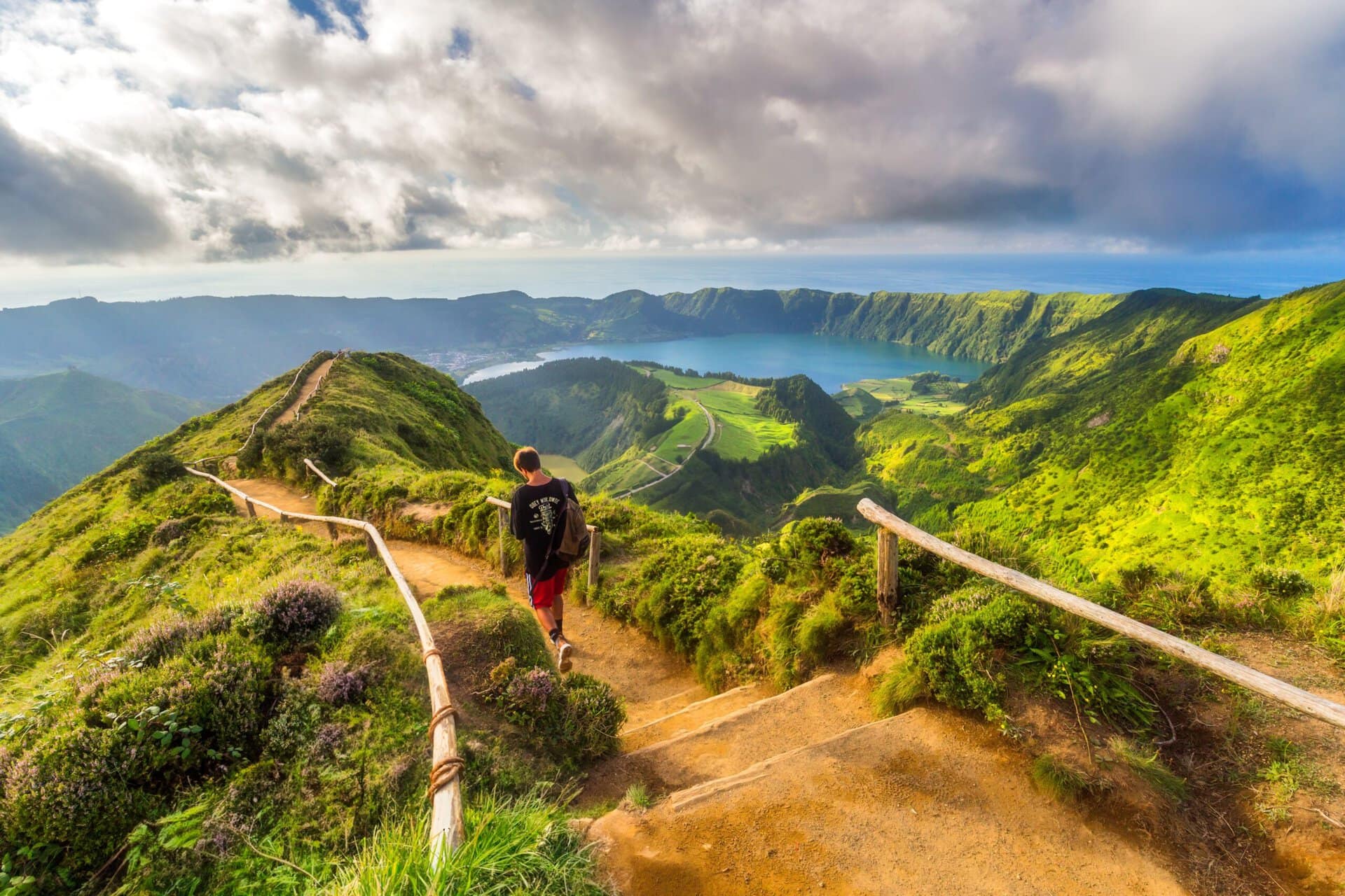sete-cidades-near-miradouro-da-grota-do-inferno-gay-reise-azoren-portugal-wanderung-urlaub-lgbtqia-aussicht aussicht-sete-cidades-near-miradouro-da-grota-do-inferno-gay-reise-azoren-portugal-wanderung-urlaub-lgbtqia