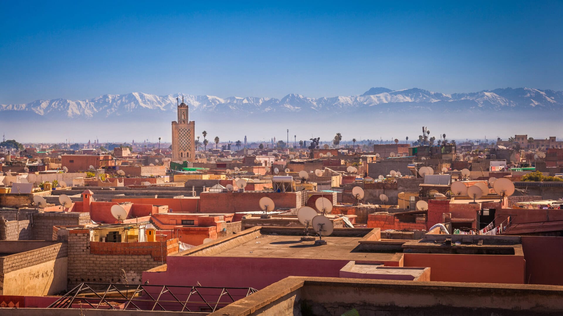 panoramic-view-of-marrakesh-atlas-mountains-gay-reise-marokko-trekking-tour-wueste-sand-daecher-marakesch gay-reise-marokko-trekking-tour-wueste-sand-daecher-marakesch-panorama