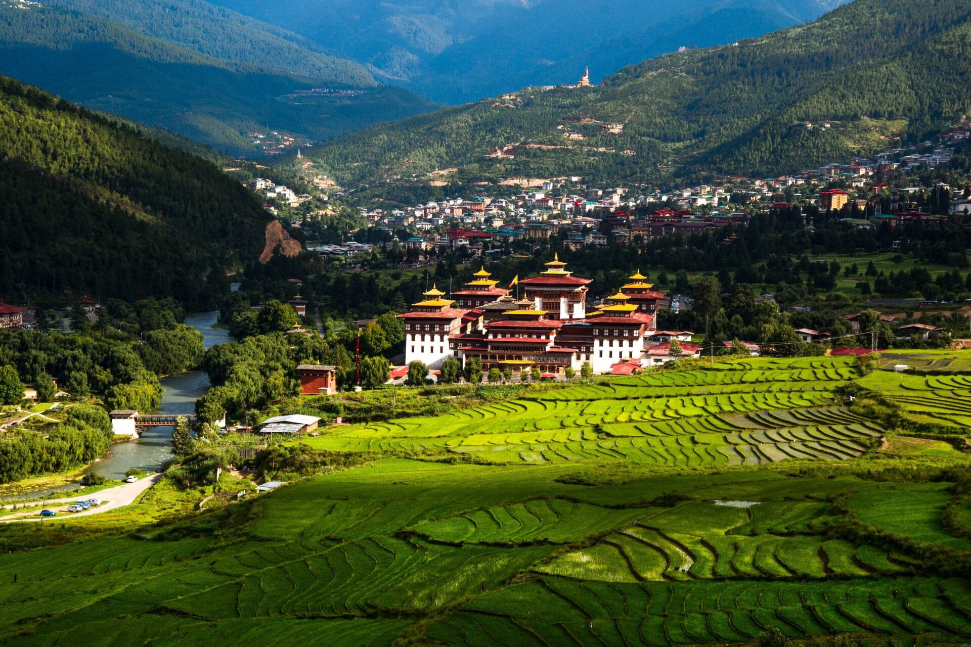 gay-reise-nepal-bhutan-wandern-kultur-natur-berge-trekking-kloster-buddha-reisfelder-thimphu-dzong