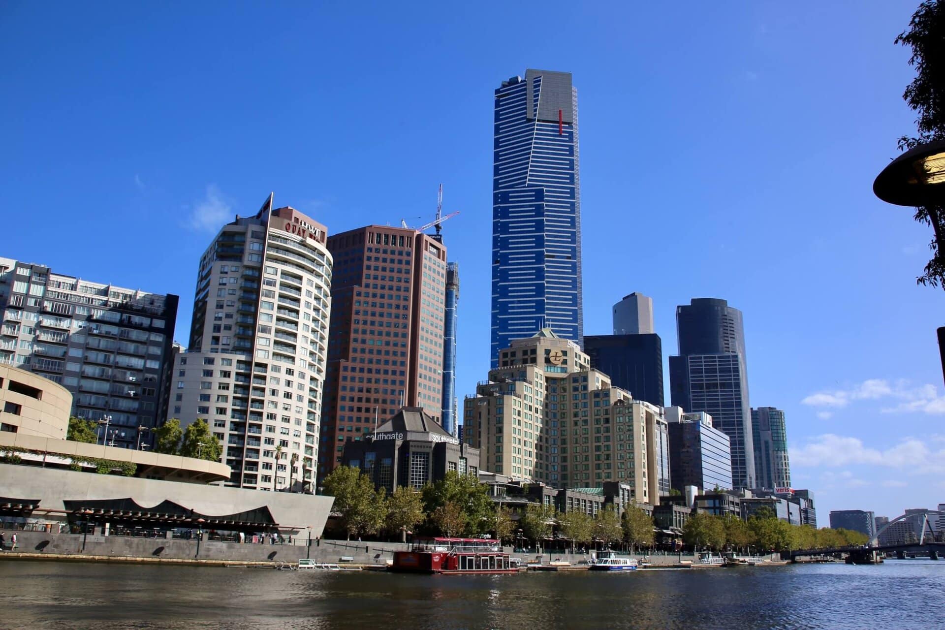 gay-reiseblog-australien-reise-lgbtqia+-urlaub-melbourne-strand-surfer-meer-wein-victoria victoria-gay-reiseblog-australien-reise-lgbtqia+-urlaub-melbourne-strand-surfer-meer-wein