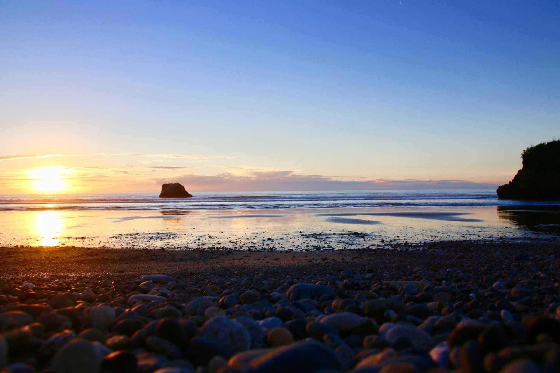 gay-reiseblog-neuseeland-reise-lgbtqia+-urlaub-inseln-strand-surfer-meer-natur-landschaften-südwestpazifik südwestpazifik-gay-reiseblog-neuseeland-reise-lgbtqia+-urlaub-inseln-strand-surfer-meer-natur-landschaften