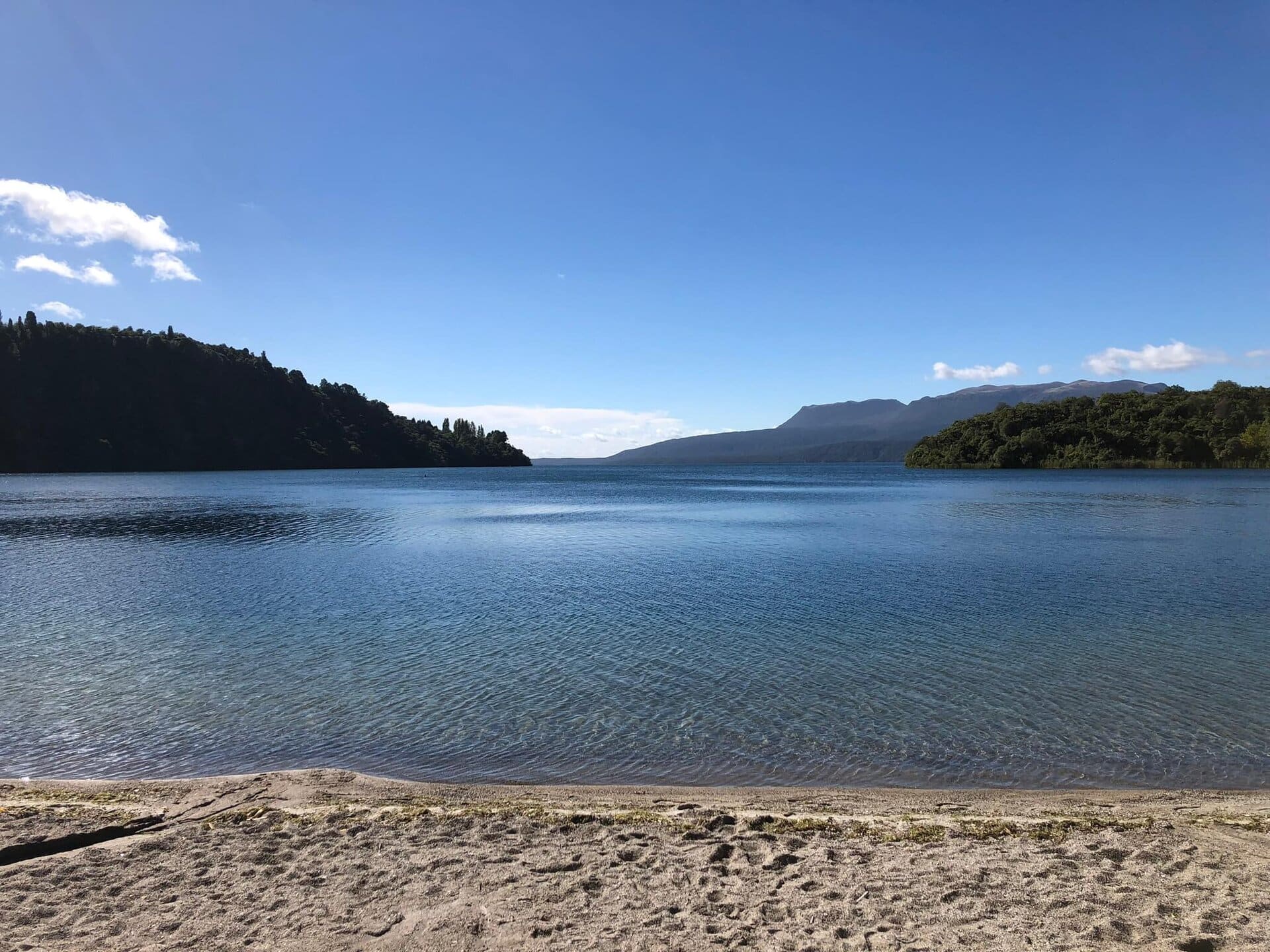 gay-reiseblog-neuseeland-reise-lgbtqia+-urlaub-inseln-strand-surfer-meer-natur-landschaften-südwestpazifik südwestpazifik-gay-reiseblog-neuseeland-reise-lgbtqia+-urlaub-inseln-strand-surfer-meer-natur-landschaften
