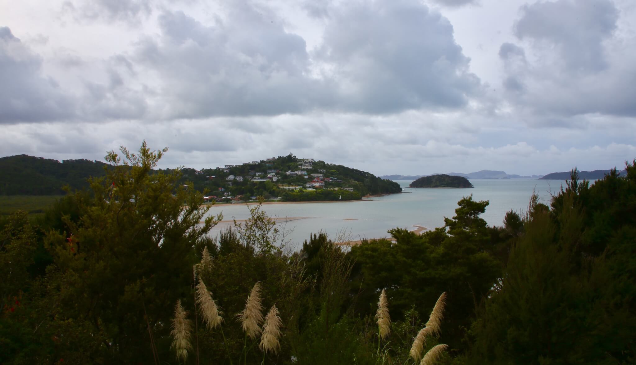gay-reiseblog-neuseeland-reise-lgbtqia+-urlaub-inseln-strand-surfer-meer-natur-landschaften-südwestpazifik südwestpazifik-gay-reiseblog-neuseeland-reise-lgbtqia+-urlaub-inseln-strand-surfer-meer-natur-landschaften