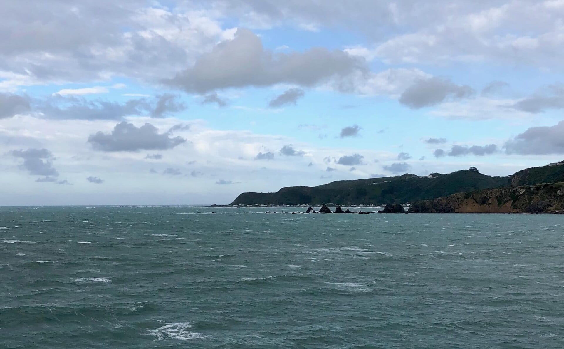 gay-reiseblog-neuseeland-reise-lgbtqia+-urlaub-inseln-strand-surfer-meer-natur-landschaften-südwestpazifik südwestpazifik-gay-reiseblog-neuseeland-reise-lgbtqia+-urlaub-inseln-strand-surfer-meer-natur-landschaften