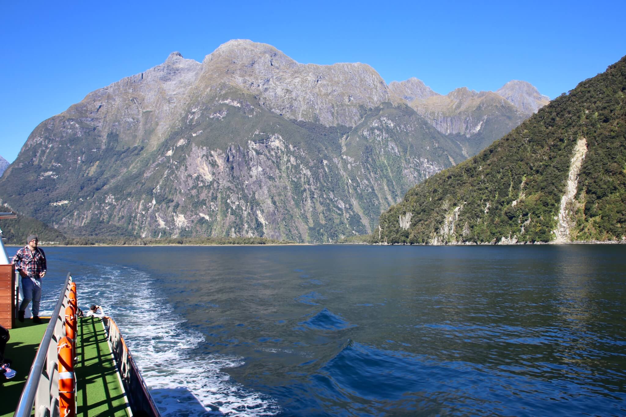gay-reiseblog-neuseeland-reise-lgbtqia+-urlaub-inseln-strand-surfer-meer-natur-landschaften-südwestpazifik südwestpazifik-gay-reiseblog-neuseeland-reise-lgbtqia+-urlaub-inseln-strand-surfer-meer-natur-landschaften