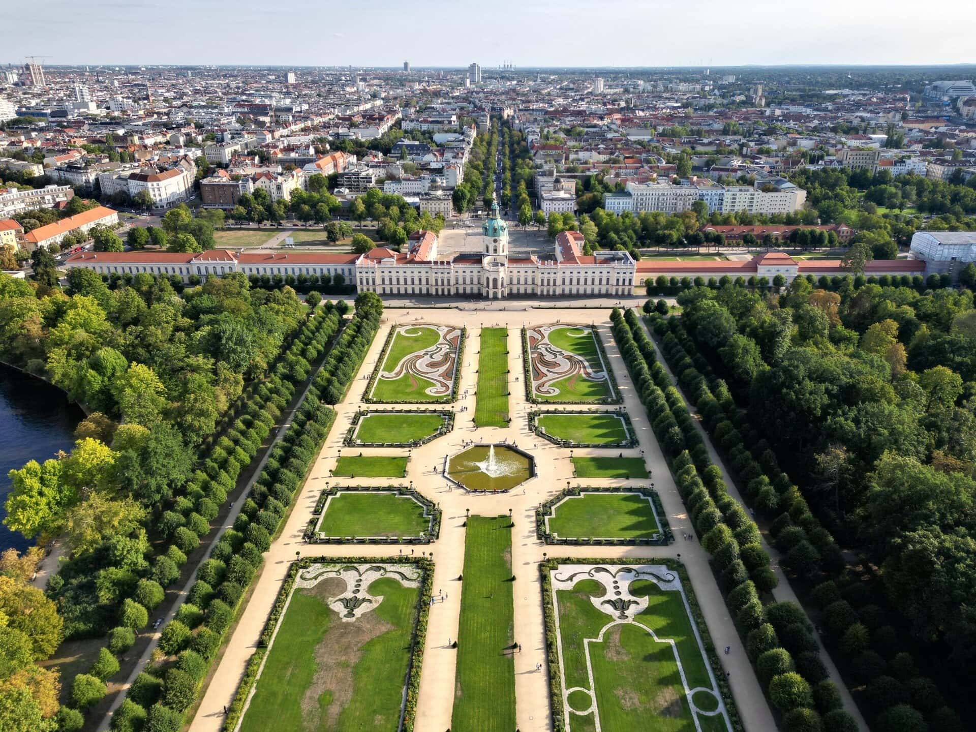 couple-schwulenhotel-lgbtqia+-berlin-urlaub-gay-reise-deutschland-hauptstadt