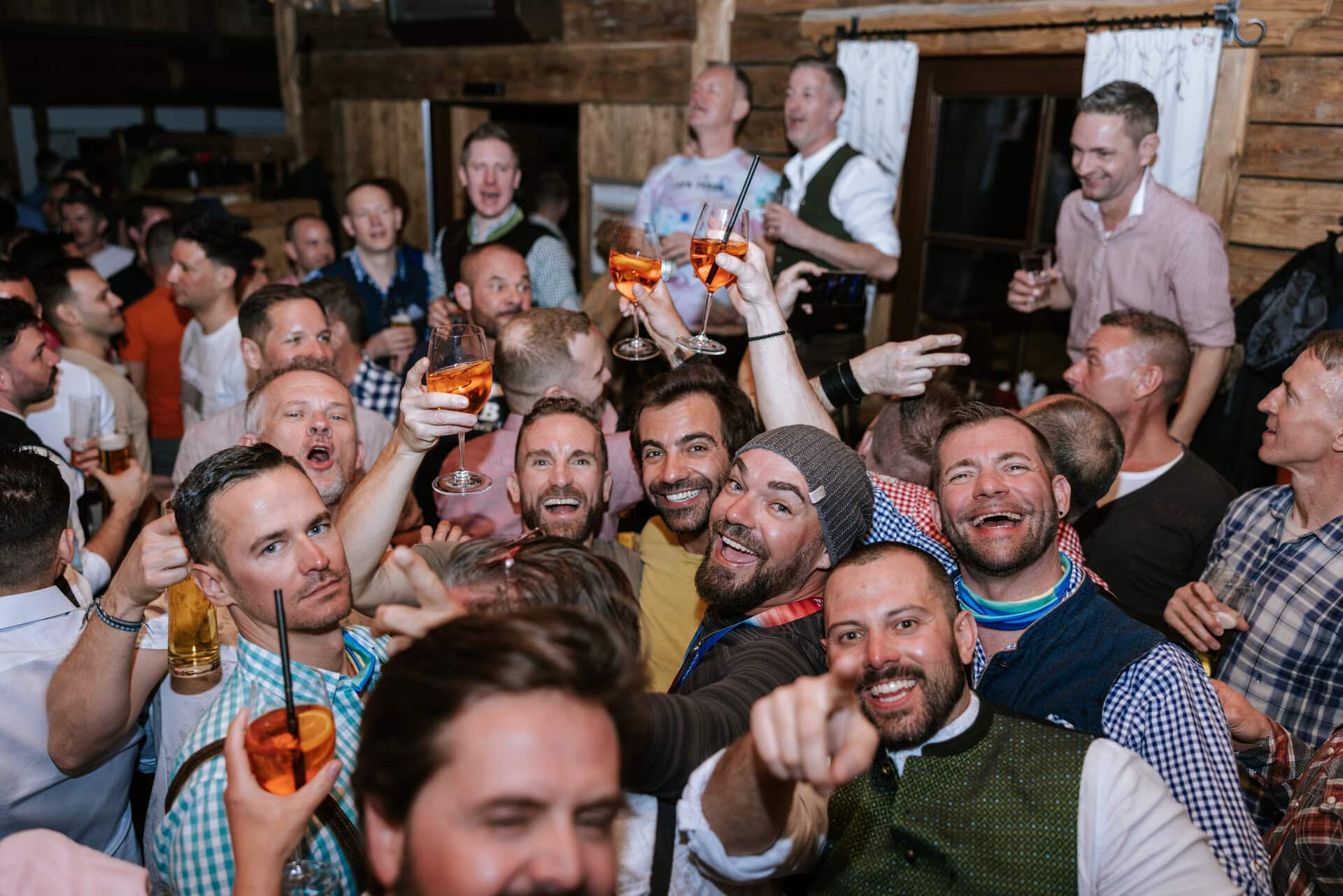 partyboys-foto-by-stefanie-fiegl-winter-pride-oesterreich-soelden-gaudi-gay-lgbtqia-fun-party-event-skifahren skifahren-partyboys-foto-by-stefanie-fiegl-winter-pride-oesterreich-soelden-gaudi-gay-lgbtqia-fun-party-event