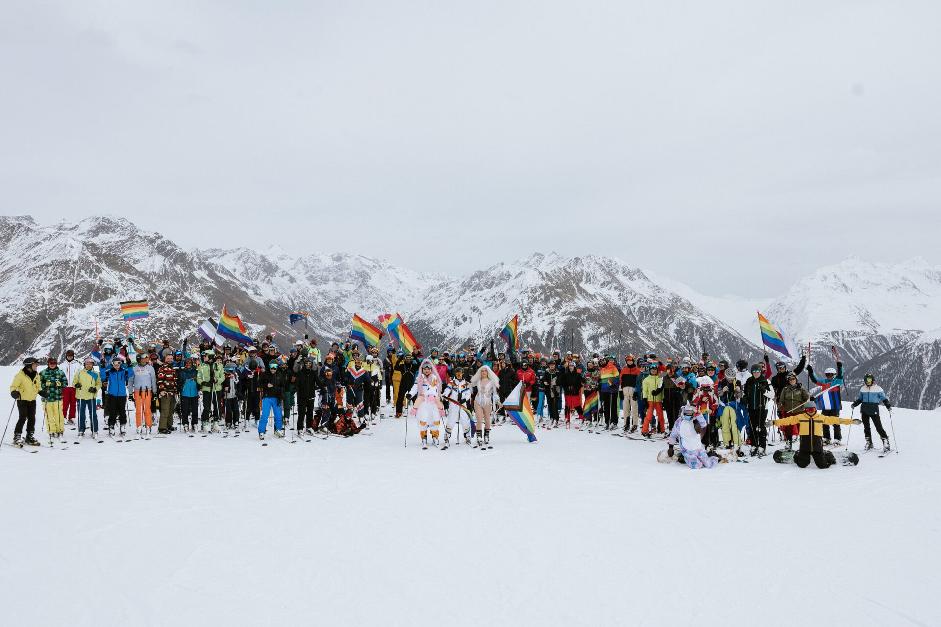 gruppe-foto-by-winterpride-piste-winter-pride-oesterreich-soelden-gaudi-gay-lgbtqia-fun-party-event-skifahren-fan fan-gruppe-foto-by-winterpride-piste-winter-pride-oesterreich-soelden-gaudi-gay-lgbtqia-fun-party-event-skifahren