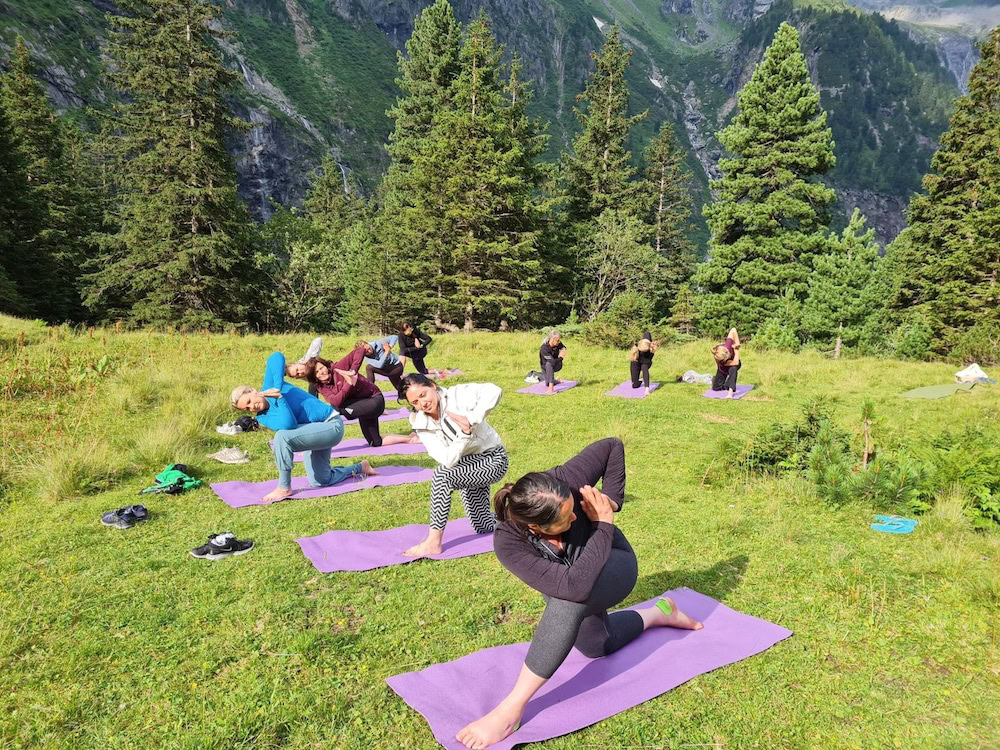 lesbische-frauen-yoga-gruppenreise-grawand-huette-oesterreich lesbische-frauen-yoga-gruppenreise-grawand-huette-oesterreich