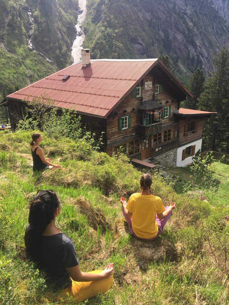 oesterreich-lesbisch-yoga-frauen-gruppenreise oesterreich-lesbisch-yoga-frauen-gruppenreise