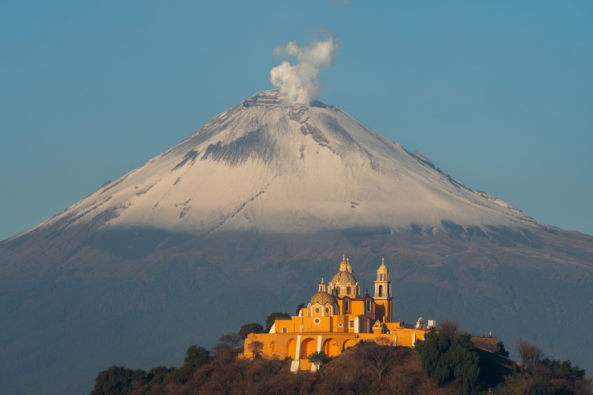 iglesia-de-nuestra-señora-de-los-remedios-popocatepetl-gay-reise-mexiko-urlaub-wandern-lgbtqia-berge berge-iglesia-de-nuestra-señora-de-los-remedios-popocatepetl-gay-reise-mexiko-urlaub-wandern-lgbtqia