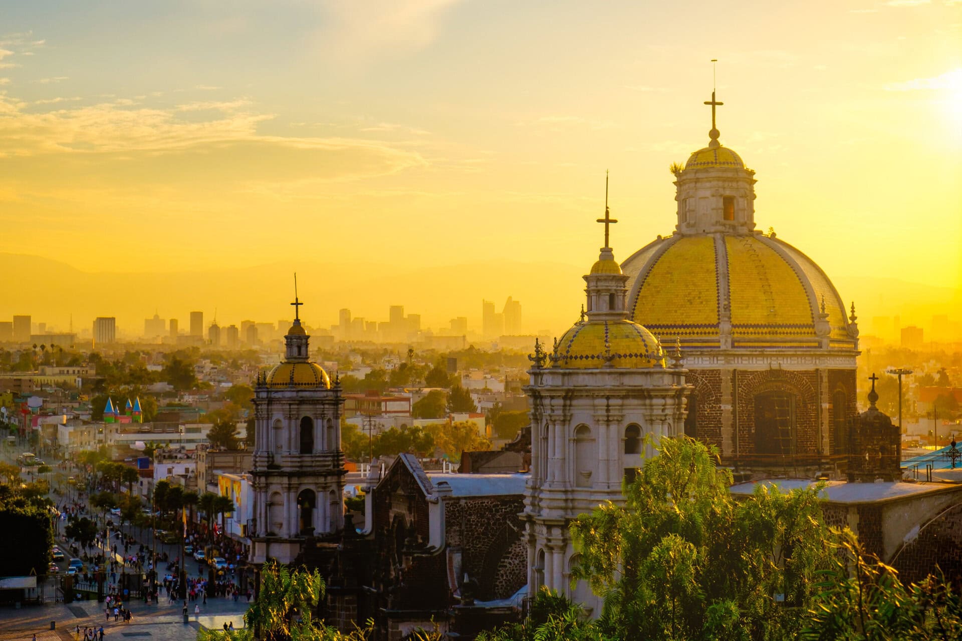basilica-of-guadalupe-gay-reise-mexiko-urlaub-wandern-lgbtqia-sonnenuntergang-mexiko-city skyline-basilica-of-guadalupe-gay-reise-mexiko-urlaub-wandern-lgbtqia-sonnenuntergang-mexiko-city