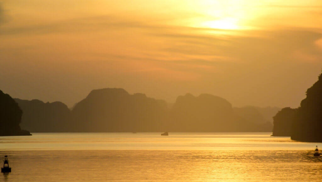 halong-bay-vietnam-schoener-gay-urlaub-reisetip-reiseidee-lesbisch-reisebuero-reiseorganisator-reiseberatung-asien-gay-reise-cham-island