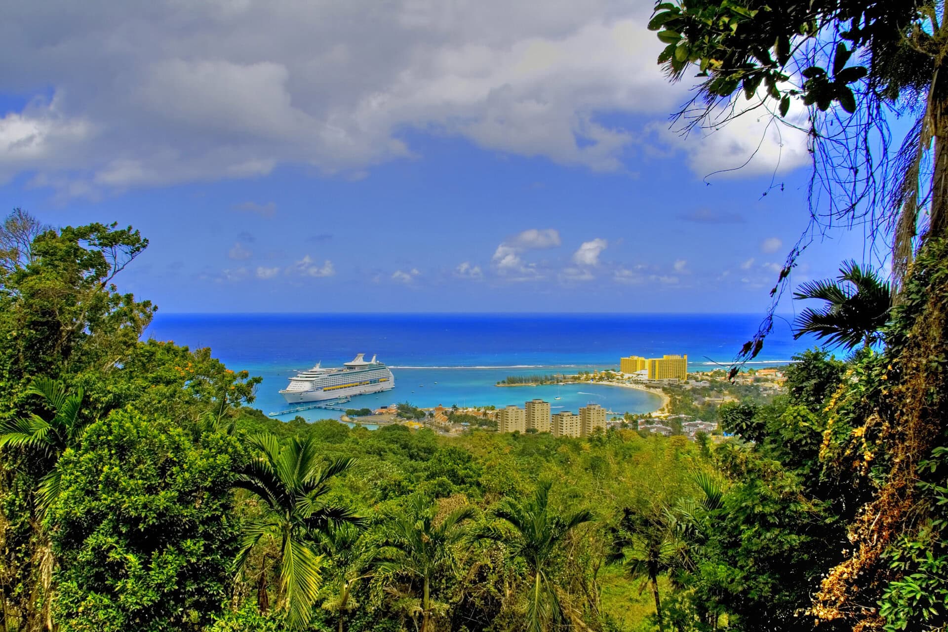 gay-friendly-kreuzfahrt-explora-journeys-reise-gay-urlaub-karibik-jamaica-ocho-rios