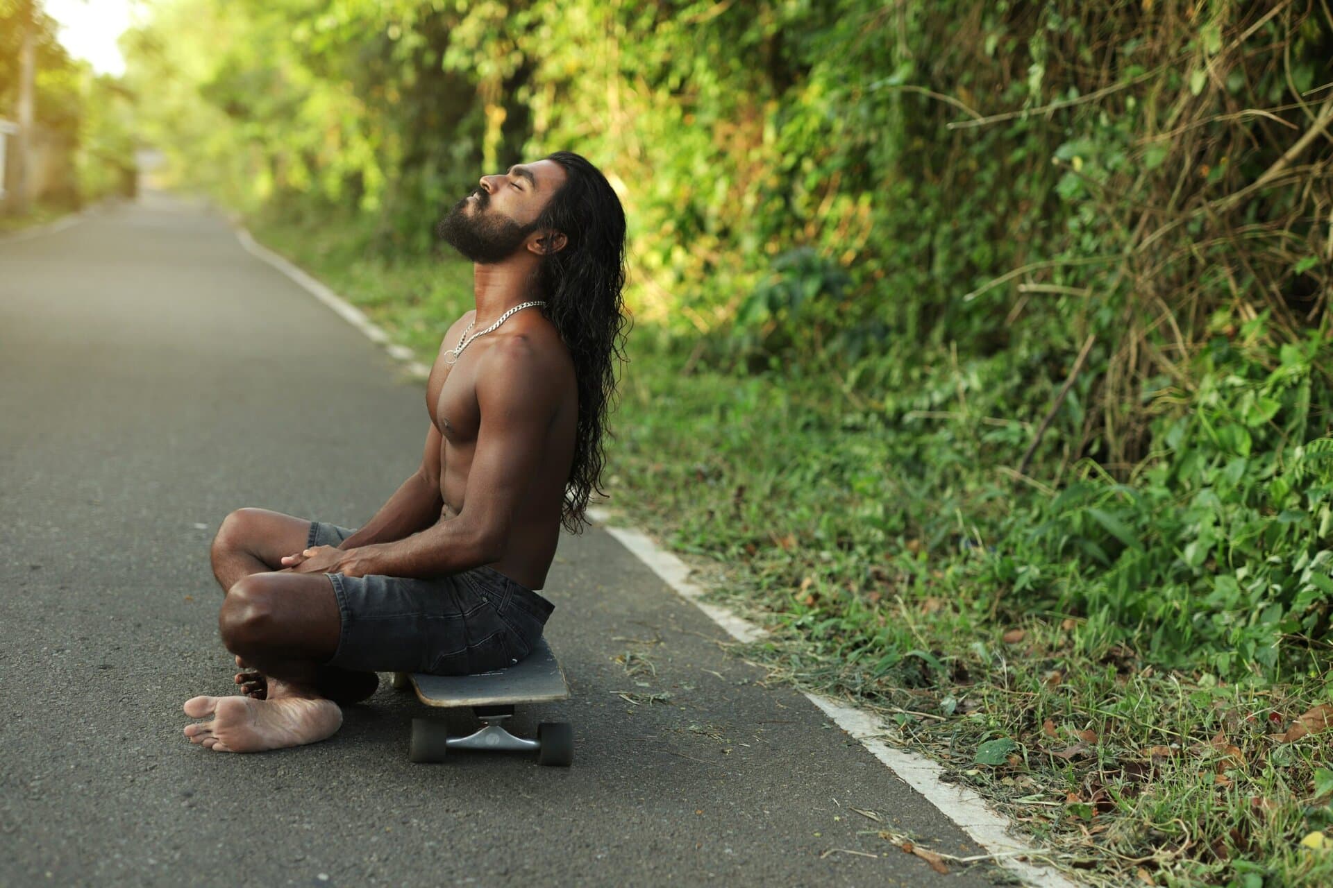 gay-reise-sri-lanka-asien-maenner-urlaub-gruppenreise-mann-urwald-entspannung-male-skater