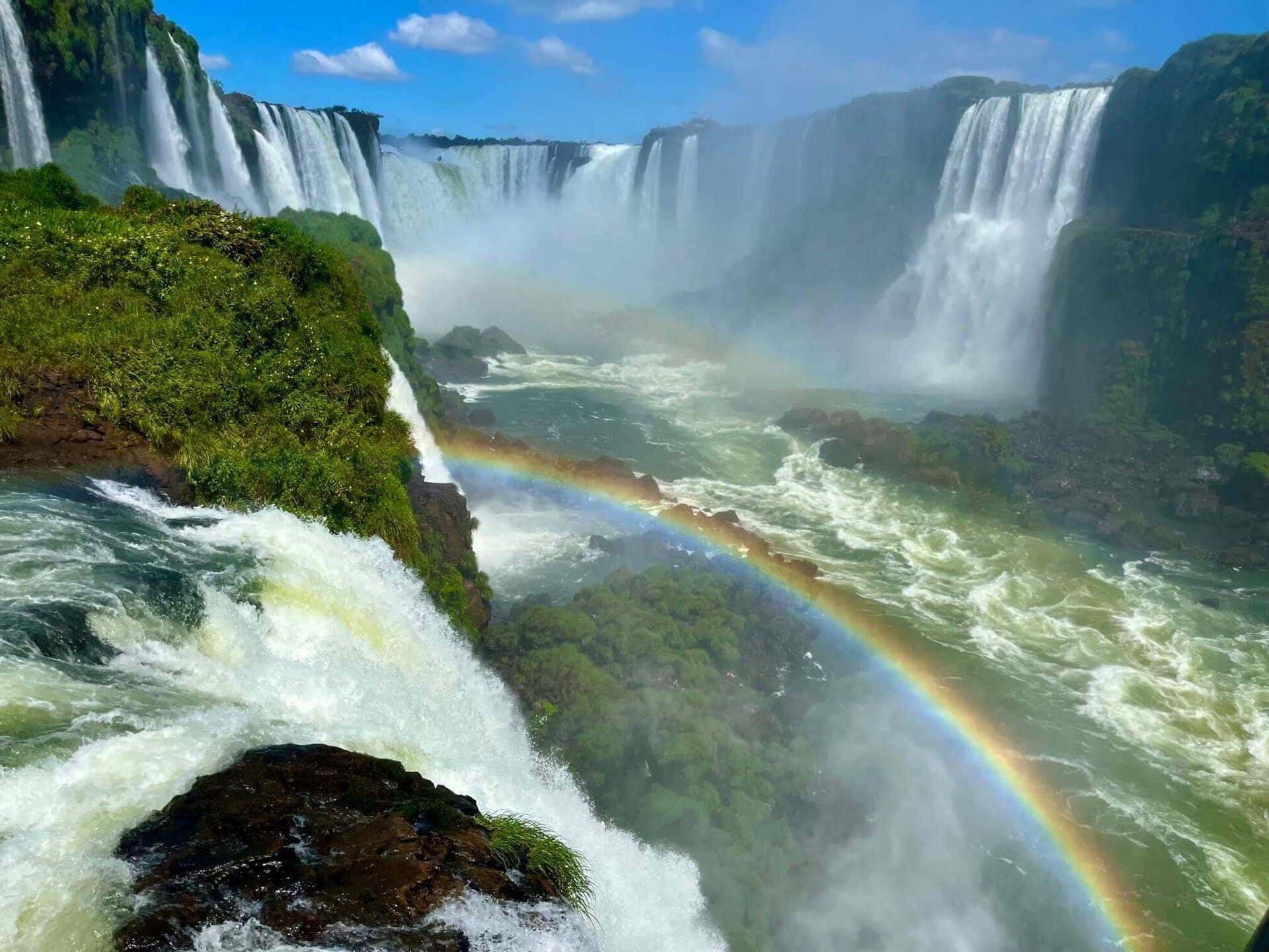 amazonas-regenwald-urlaub-reise-iguazu-regenbogen-wasserfall-lgbtqia+-schoenheit