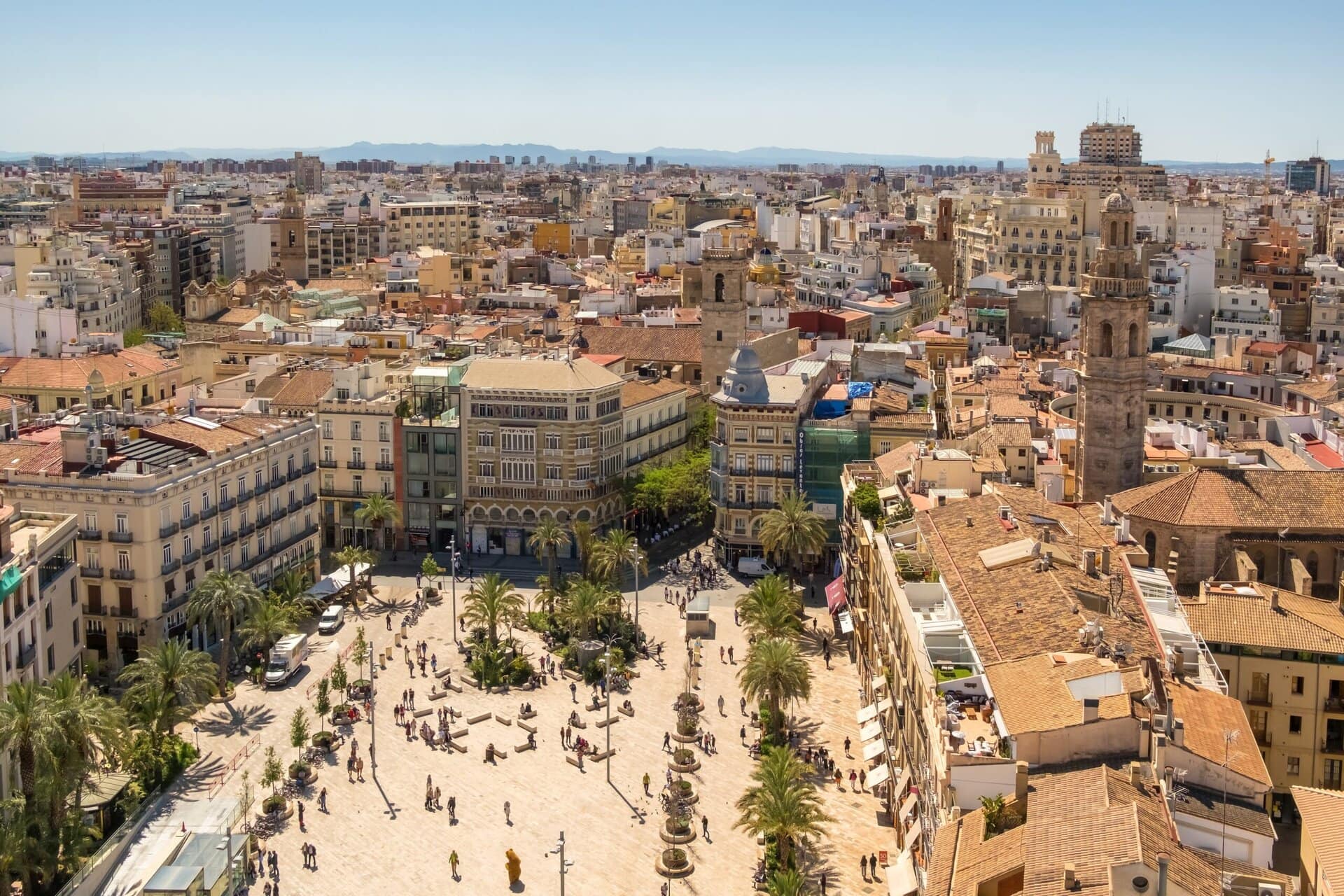 gay-plaza-de-la-reina-square-spartacus-cruise-valencia