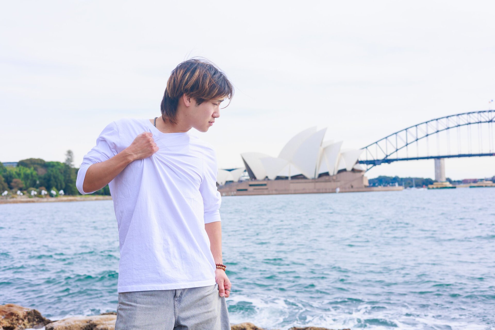 japanese-dancer-dancing-in-front-of-sydney-opera-house-pride-mardi-gras