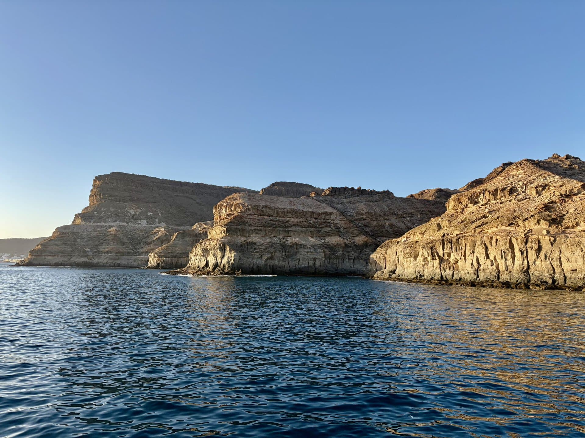 felsküste-gay-reiseblog-gran-canaria-wanderreise-natur-sonne