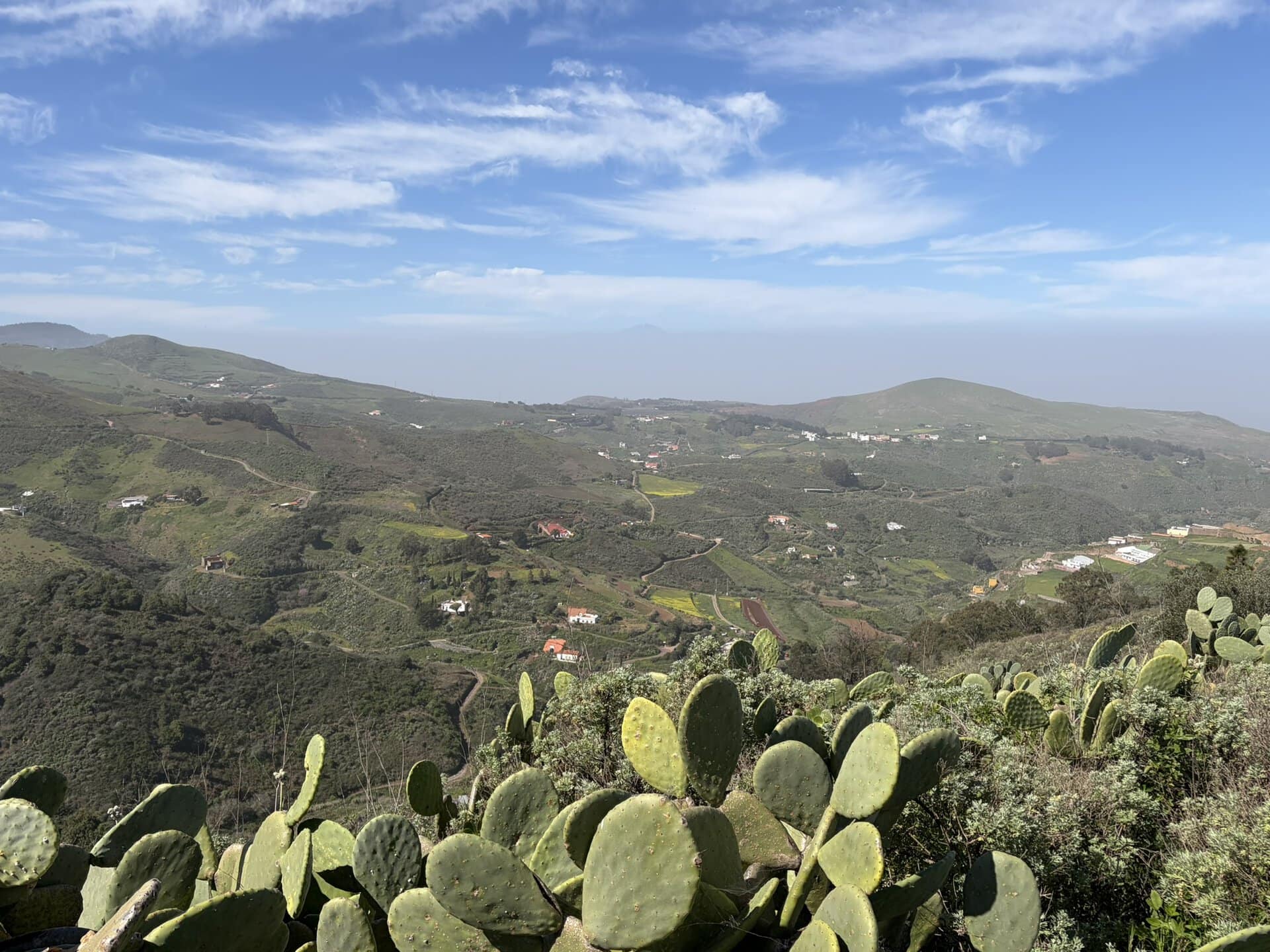 wanderreise-natur-sonne-gay-reiseblog-gran-canaria-hügellandschaft