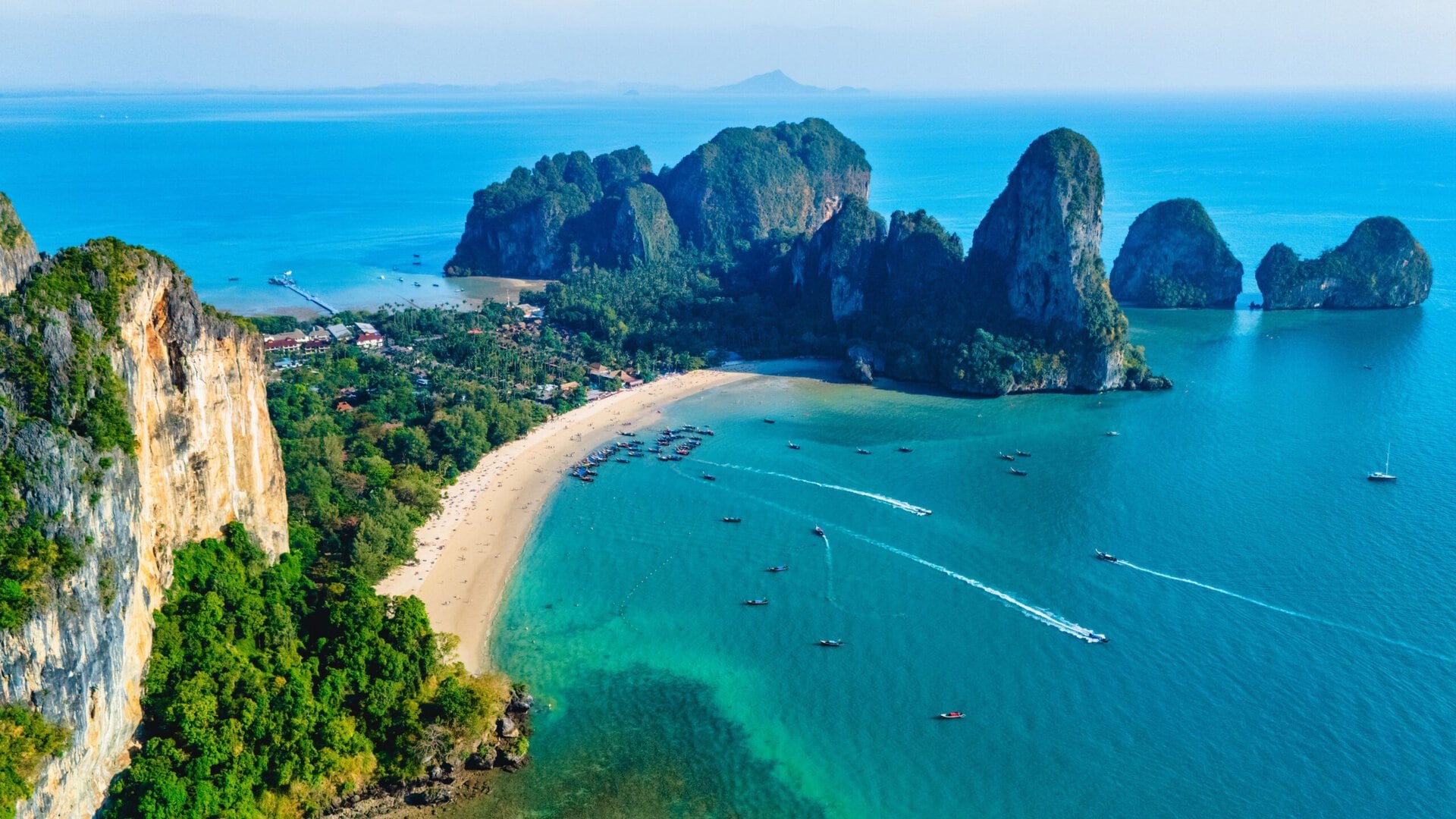 private-rundreise-railay-beach-krabi-cliffs-luxusreise-gay-urlaub-thailand