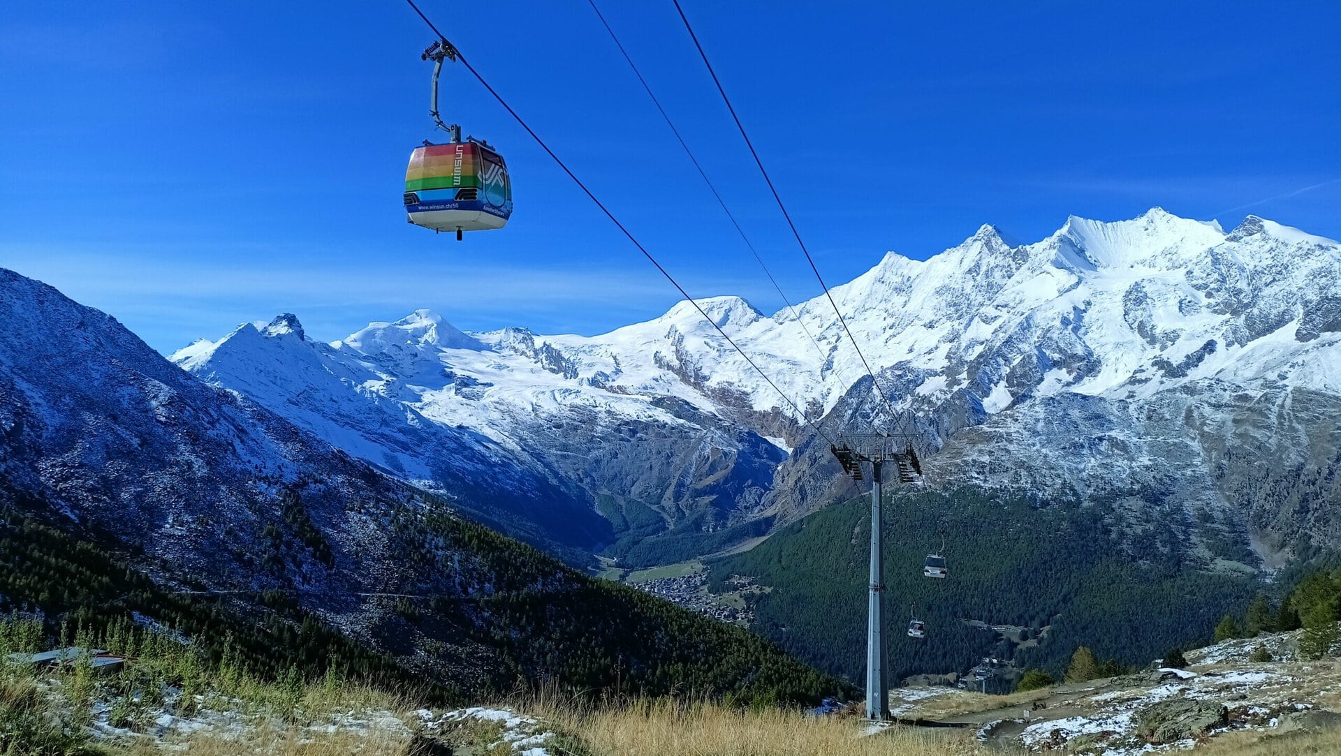 Bergbahnfahrt in Saas-Fee mit Alpenpanorama