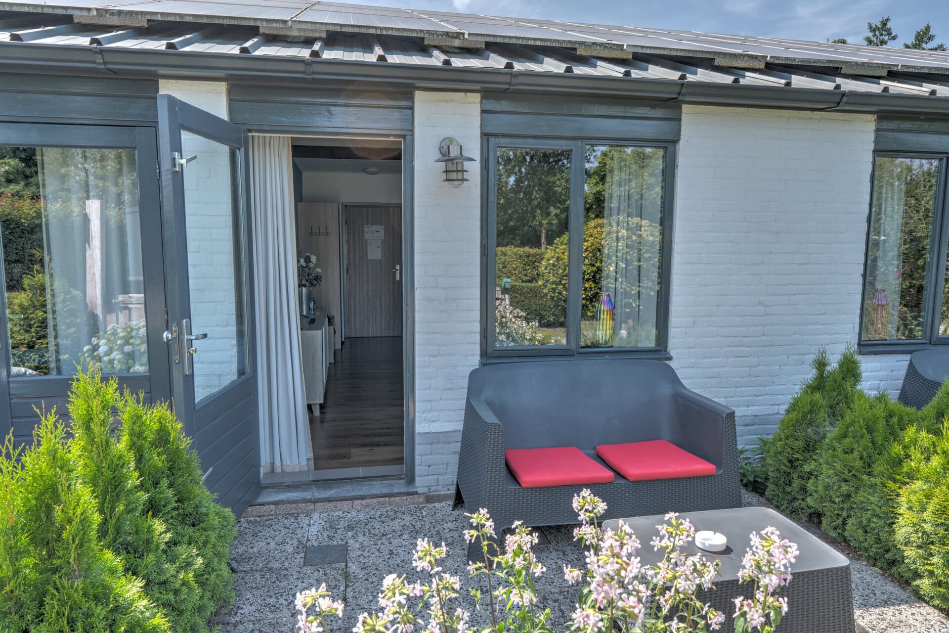 holland-schwules-reisen-gay-europa-only-hotel-niederlande-hotelzimmerterasse