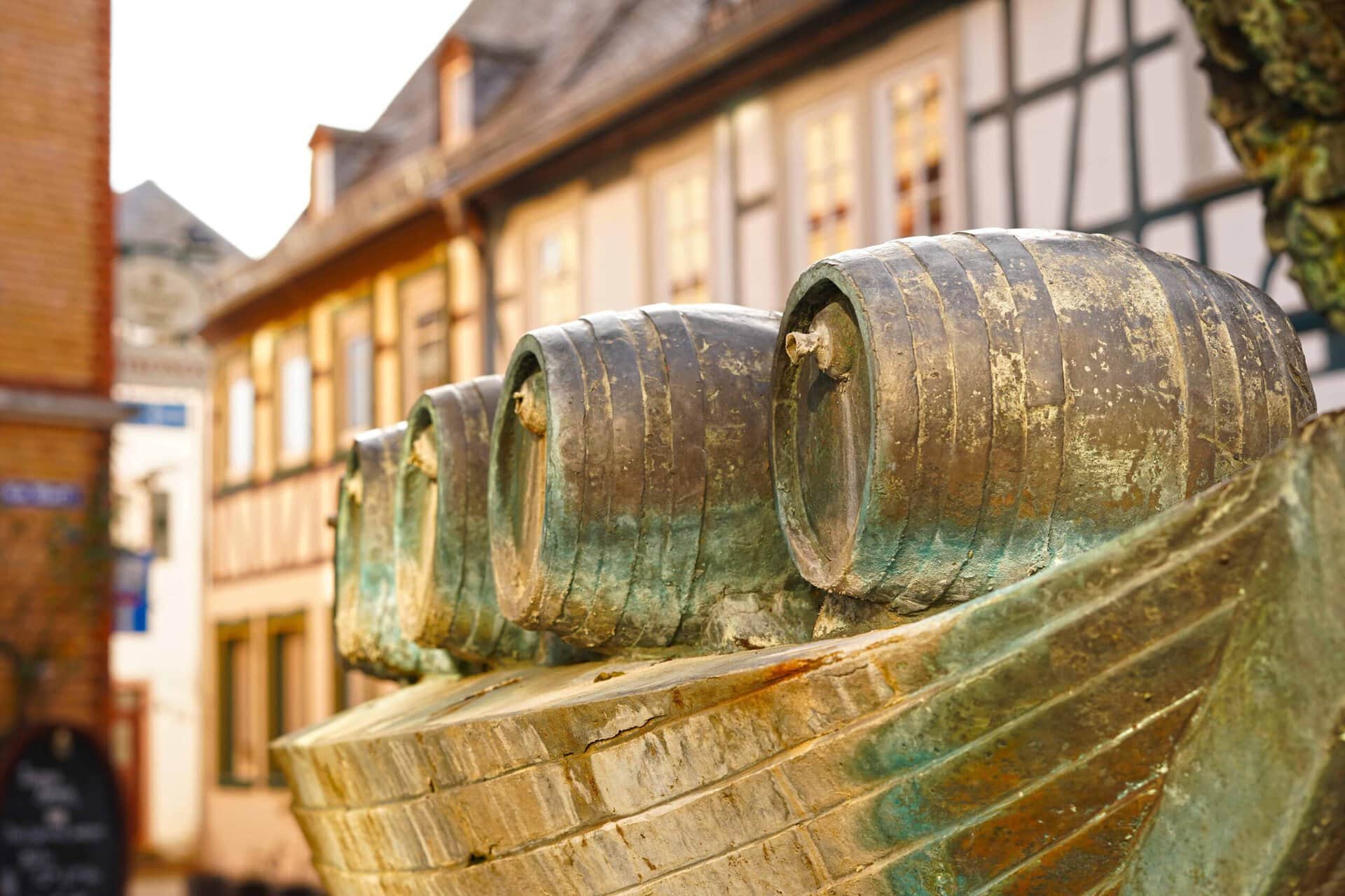 Historische Altstadt von Eltville am Rhein mit Rosengarten