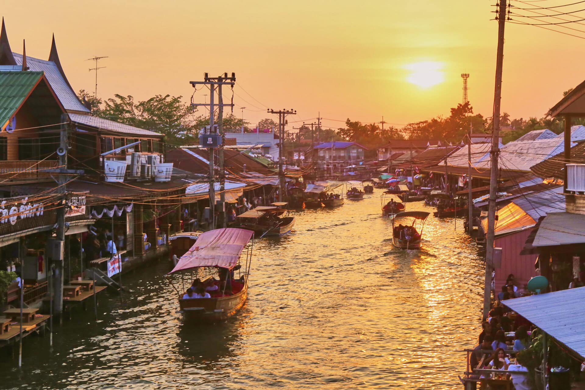 private-rundreise-amphawa-floating-market-gay-urlaub-thailand-reise-luxus-erlebnis