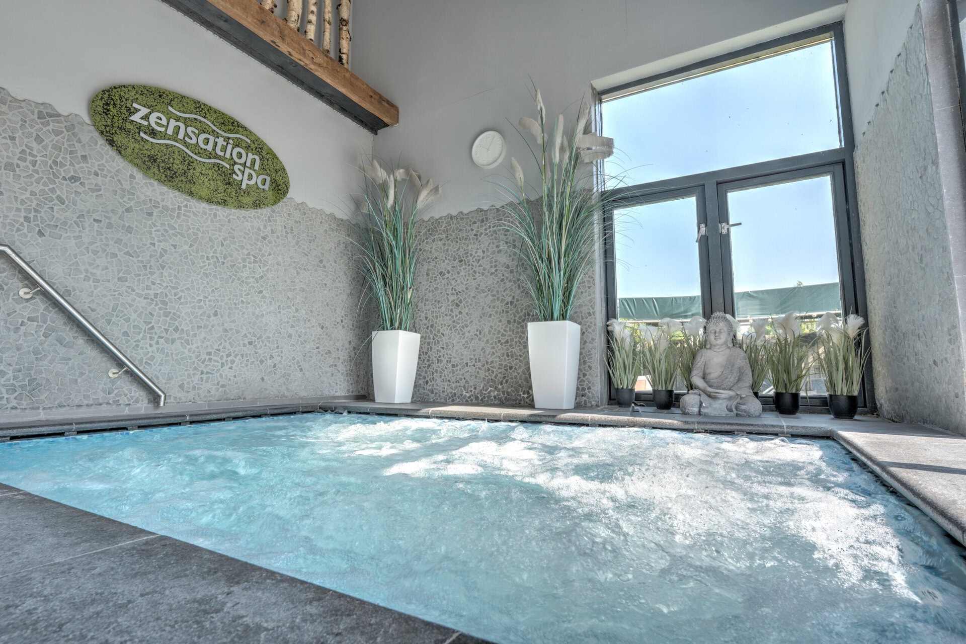 spa-jacuzzi-holland-niederlande-europa-schwules-reisen-gay-only-hotel