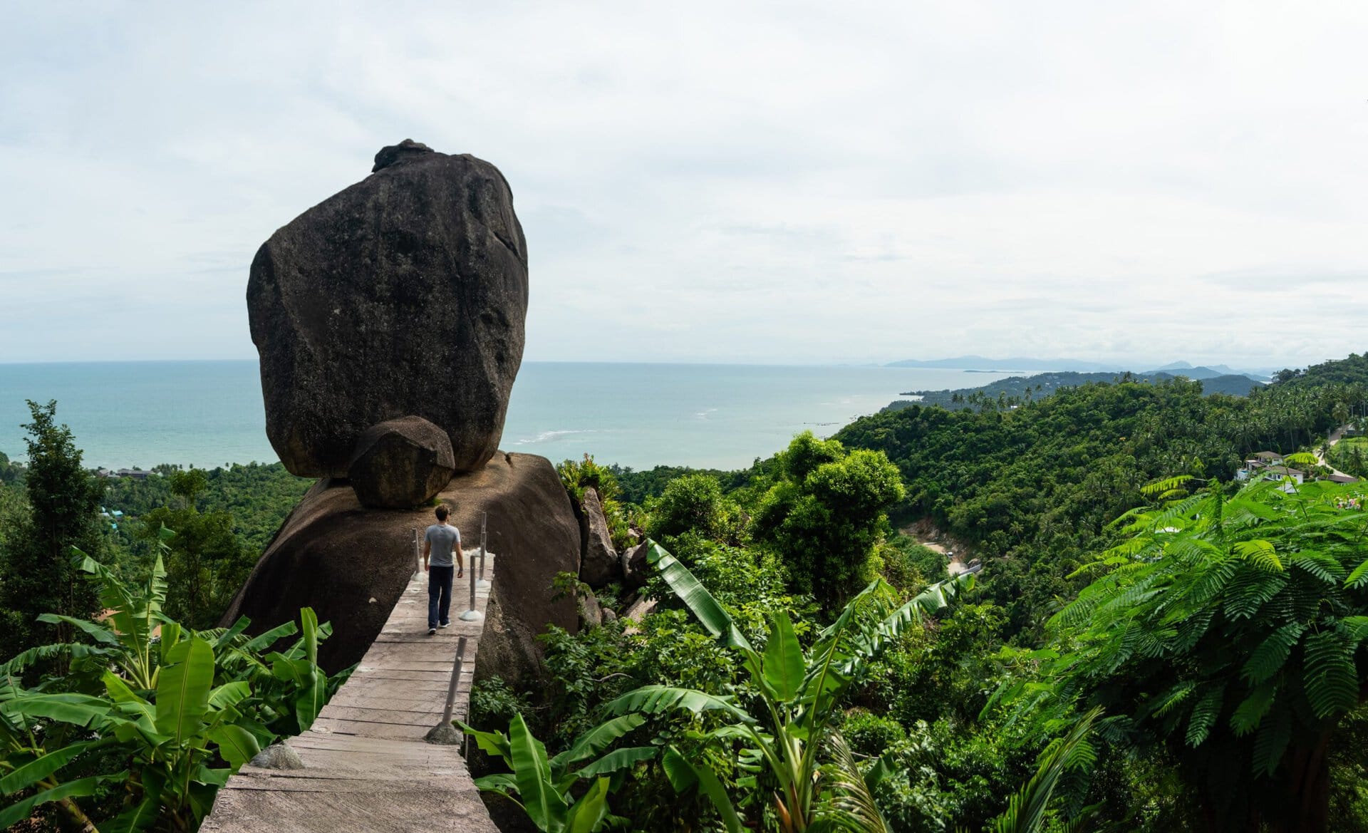 gay-urlaub-luxus-private-rundreise-reise-overlap-stone-viewpoint-koh-samui-surat-thani-thailand